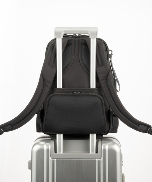 ZERO HALLIBURTON(ゼロハリバートン)の「ビジネスリュック ZLM A4サイズ収納 14inchPC収納 18L 81516(ビジネスバッグ・メンズ・ブラック/ネイビー・FREE)」の11枚目の写真