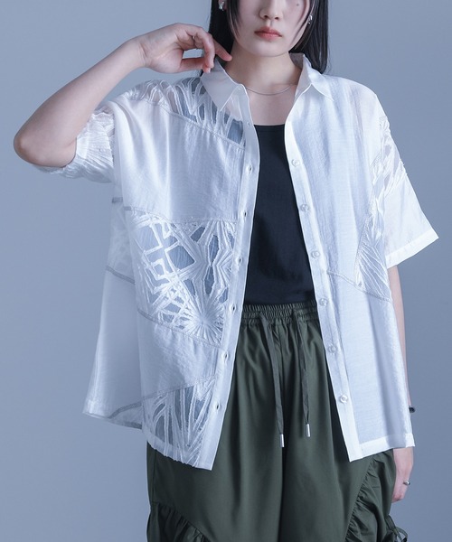 kOhAKU(コハク)の「『シアー切替シャツ』(シャツ/ブラウス・レディース・ブラック/オフホワイト・FREE)」の1枚目の写真