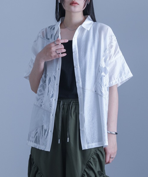 kOhAKU(コハク)の「『シアー切替シャツ』(シャツ/ブラウス・レディース・ブラック/オフホワイト・FREE)」の5枚目の写真