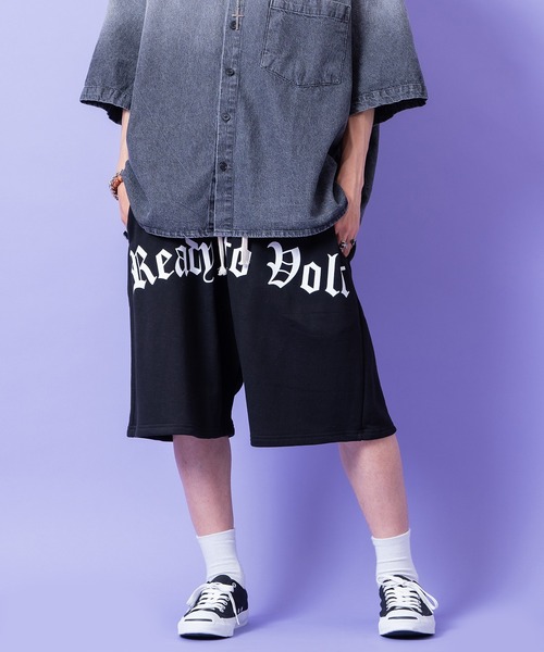 a.p.o.v.(エーピーオービー)の「a.p.o.v. ストリートロゴプリントワイドスウェットハーフパンツ(スウェットパンツ・メンズ・ブラック/グレー/ブルー・ONESIZE)」の1枚目の写真