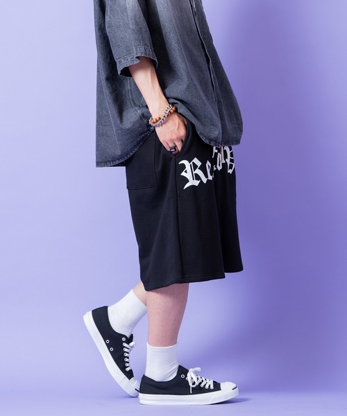 a.p.o.v.(エーピーオービー)の「a.p.o.v. ストリートロゴプリントワイドスウェットハーフパンツ(スウェットパンツ・メンズ・ブラック/グレー/ブルー・ONESIZE)」の4枚目の写真