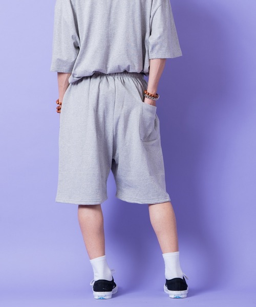 a.p.o.v.(エーピーオービー)の「a.p.o.v. ストリートロゴプリントワイドスウェットハーフパンツ(スウェットパンツ・メンズ・ブラック/グレー/ブルー・ONESIZE)」の6枚目の写真
