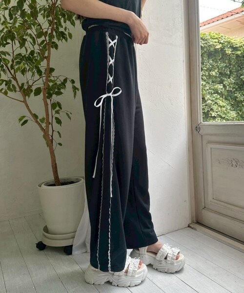 OLIVE des OLIVE(オリーブデオリーブ)の「レースアップスウェットパンツ(スウェットパンツ・レディース・ピンク/トップグレー/ネイビー・FREE)」の4枚目の写真