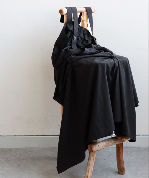 antiqua(アンティカ)の「タックデザインサロペットスカート(ワンピース・レディース・ブラック・ONESIZE)」の9枚目の写真