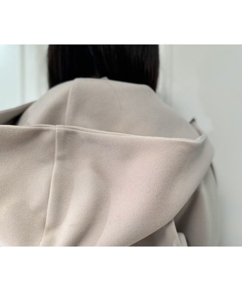 AVIE（アビィ）の「メルトンジャージーテントラインパーカー（パーカー・レディース・グレイッシュベージュ/ブラック・38）」の18枚目の写真