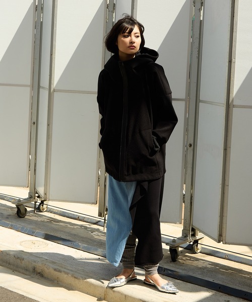 AVIE（アビィ）の「メルトンジャージーテントラインパーカー（パーカー・レディース・グレイッシュベージュ/ブラック・38）」の7枚目の写真