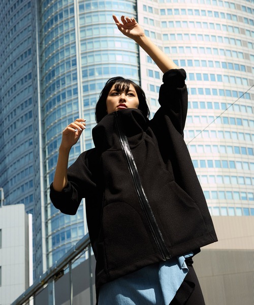 AVIE（アビィ）の「メルトンジャージーテントラインパーカー（パーカー・レディース・グレイッシュベージュ/ブラック・38）」の6枚目の写真