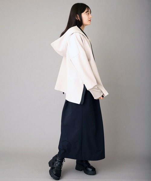 AVIE（アビィ）の「メルトンジャージーテントラインパーカー（パーカー・レディース・グレイッシュベージュ/ブラック・38）」の15枚目の写真