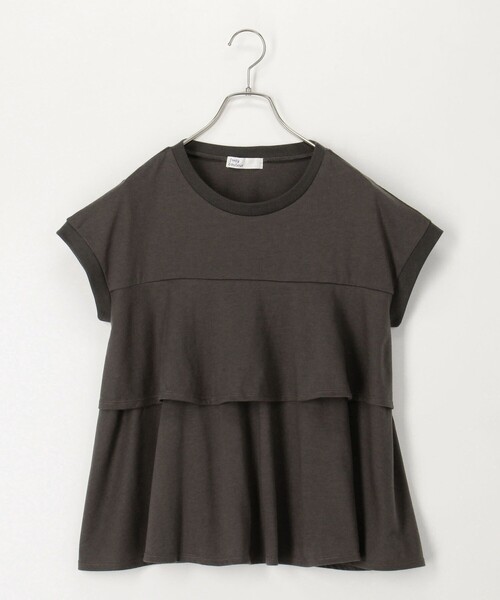 fredy couleur（フレディクルール）の「TC天竺ティアードフリルTシャツ（Tシャツ/カットソー・レディース・ブラウン/オフホワイト/ブラック/グレイッシュベージュ・38）」の3枚目の写真