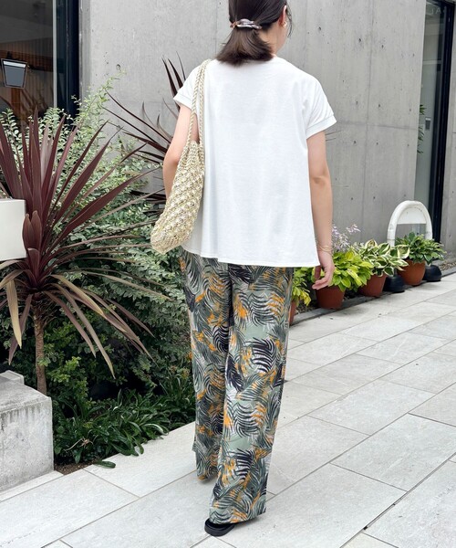 fredy couleur（フレディクルール）の「TC天竺ティアードフリルTシャツ（Tシャツ/カットソー・レディース・ブラウン/オフホワイト/ブラック/グレイッシュベージュ・38）」の7枚目の写真