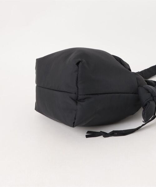 NICOLE white(ニコルホワイト)の「2WAYパフバッグ(ショルダーバッグ・レディース・ブラック/ブルー・FREE)」の21枚目の写真