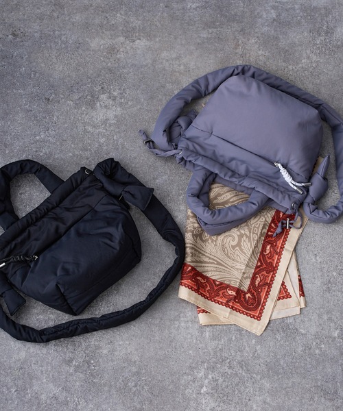 NICOLE white(ニコルホワイト)の「2WAYパフバッグ(ショルダーバッグ・レディース・ブラック/ブルー・FREE)」の14枚目の写真