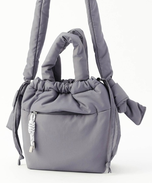 NICOLE white(ニコルホワイト)の「2WAYパフバッグ(ショルダーバッグ・レディース・ブラック/ブルー・FREE)」の4枚目の写真