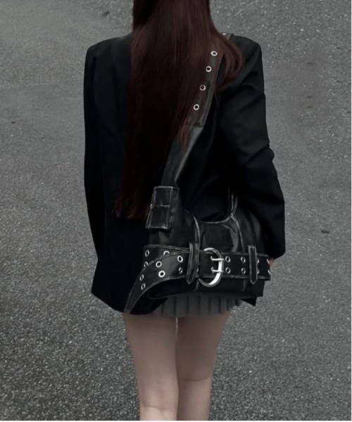.KOM(ドットコム)の「『.KOM/ドットケーオーエム』ベルトデザインショルダーバッグ 【CN】(ショルダーバッグ・レディース・ブラック・FREE)」の1枚目の写真