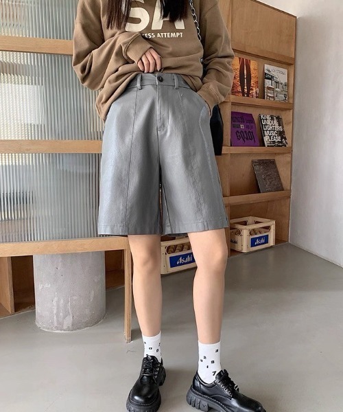 UP START(アップスタート)の「【LAMPOON】合成皮革ハーフパンツ(その他パンツ・レディース・グレー/ブラック・MEDIUM/LARGE/SMALL)」の1枚目の写真