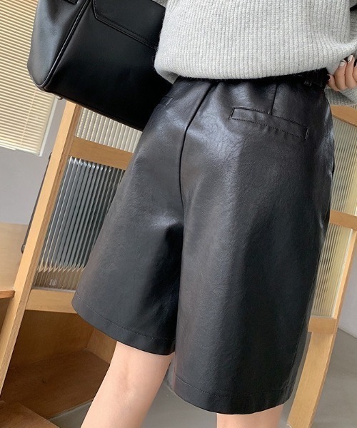 UP START(アップスタート)の「【LAMPOON】合成皮革ハーフパンツ(その他パンツ・レディース・グレー/ブラック・MEDIUM/LARGE/SMALL)」の5枚目の写真