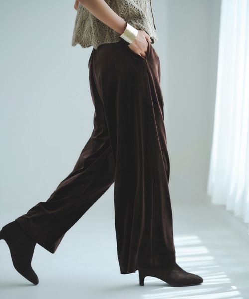 N.（N. Natural Beauty Basic）（エヌエヌナチュラルビューティーベーシック）の「ベロアパンツ（その他パンツ・レディース・ベージュ/ブラウン・MEDIUM）」の2枚目の写真