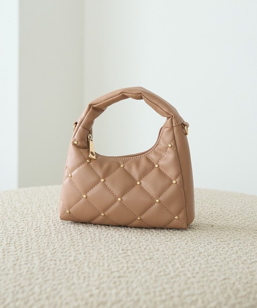 earth music&ecology(アースミュージックアンドエコロジー)の「スタッズキルトバッグ(ハンドバッグ・レディース・アイボリー/ライトブラウン/ブラック・FREE)」の4枚目の写真