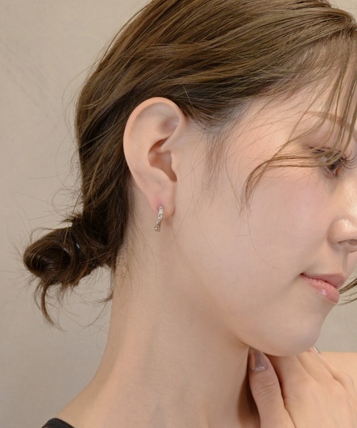 YUZUNA ツイストデザイン フープピアス YUZUNA ツイストデザイン フープピアス