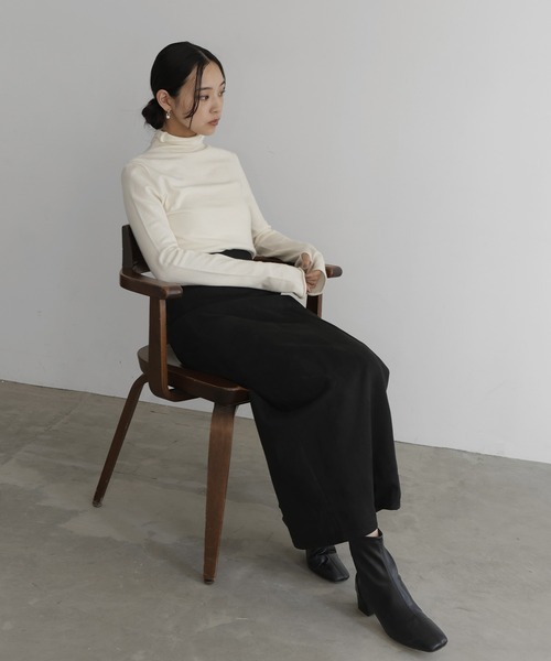 hellam（へラム）の「フェイクスエードIラインスカート（スカート・レディース・ブラウン/アイボリー/ブラック・FREE）」の3枚目の写真