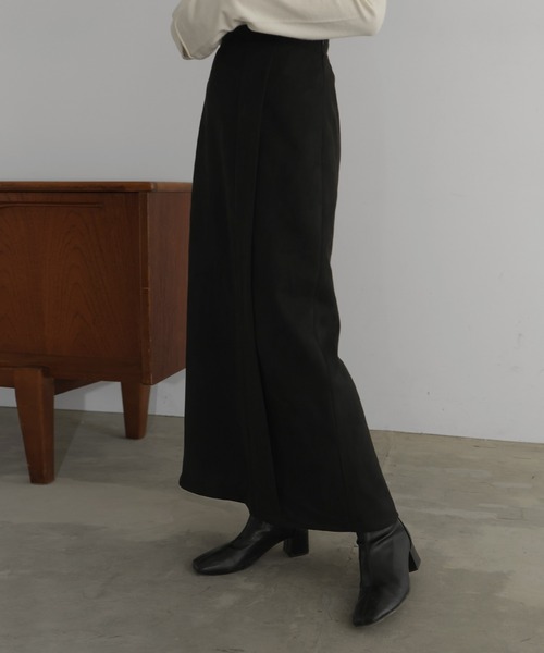 hellam（へラム）の「フェイクスエードIラインスカート（スカート・レディース・ブラウン/アイボリー/ブラック・FREE）」の4枚目の写真