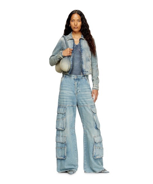 DIESEL(ディーゼル)の「ウィメンズ デニムパンツ RELAXED D-SIRE-CARGO-D L.30(デニムパンツ・レディース・ライトインディゴブルー・23inch/24inch/25inch/26inch/27inch/29inch/28inch/30inch)」の1枚目の写真