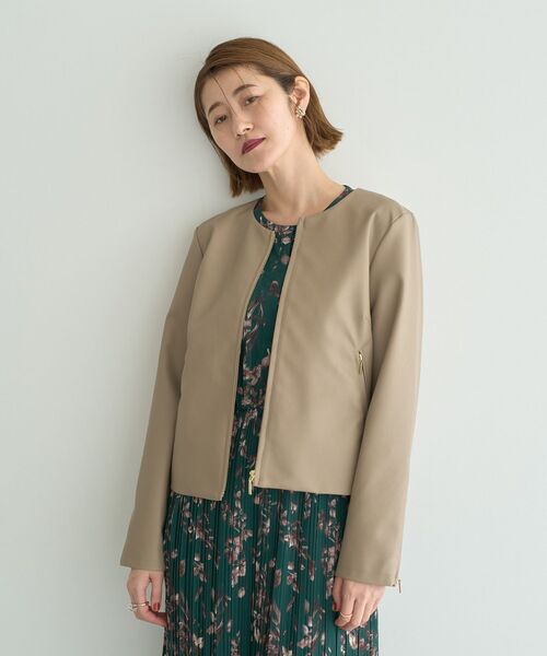 YECCA VECCA（イェッカヴェッカ）の「ノーカラーライダースジャケット（ライダースジャケット・レディース・ブラック/ベージュ・FREE）」の2枚目の写真