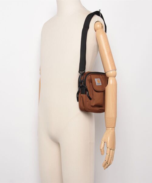 Carhartt WIP（カーハートダブリューアイピー）の「ESSENTIALS BAG, SMALL（ショルダーバッグ・メンズ・カモフラージュ/カーキ/ブラウン/ブラック・ONE SIZE）」の8枚目の写真