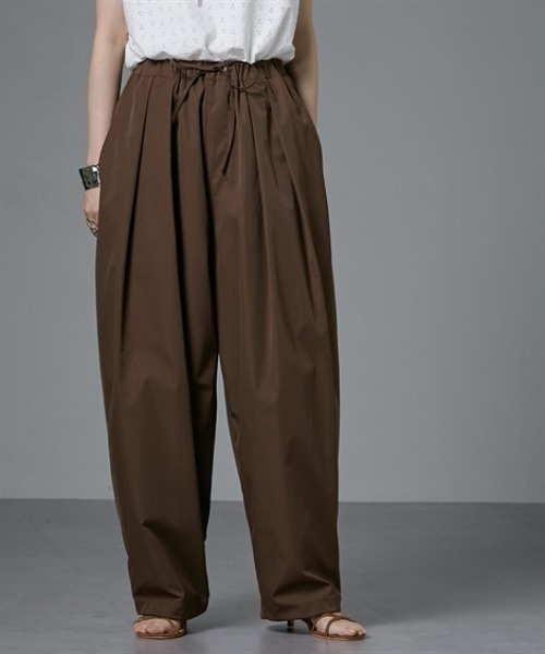 Soiunique（スワユニーク）の「光沢素材たっぷりタックボリュームパンツ ［Soiunique］（その他パンツ・レディース・ブラウン/ブラック・FREE）」の5枚目の写真