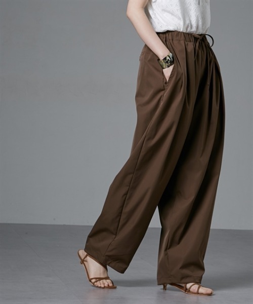 Soiunique（スワユニーク）の「光沢素材たっぷりタックボリュームパンツ ［Soiunique］（その他パンツ・レディース・ブラウン/ブラック・FREE）」の6枚目の写真