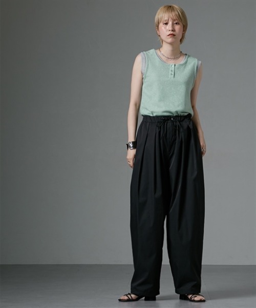 Soiunique（スワユニーク）の「光沢素材たっぷりタックボリュームパンツ ［Soiunique］（その他パンツ・レディース・ブラウン/ブラック・FREE）」の12枚目の写真