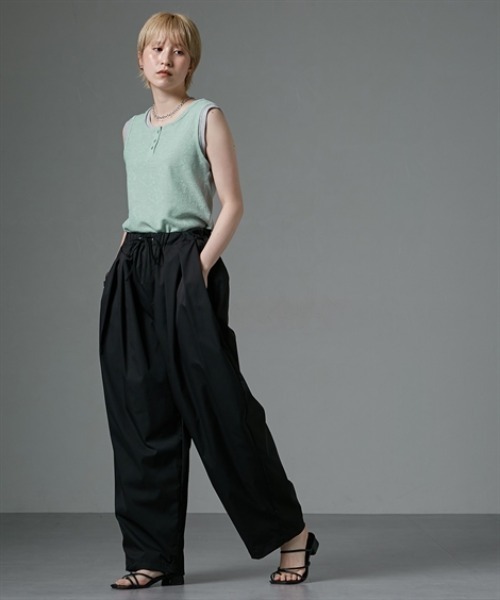 Soiunique（スワユニーク）の「光沢素材たっぷりタックボリュームパンツ ［Soiunique］（その他パンツ・レディース・ブラウン/ブラック・FREE）」の13枚目の写真