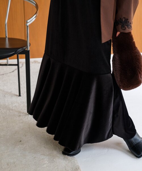 Kastane(カスタネ)の「【WEB・一部店舗限定/2サイズ展開/低身長サイズ】ベロア裾フレアスカート(スカート・レディース・ブラウン/ブラック・0/1)」の9枚目の写真