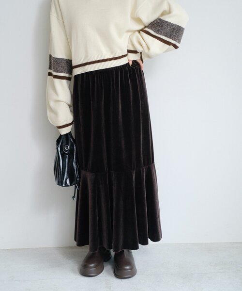 Kastane(カスタネ)の「【WEB・一部店舗限定/2サイズ展開/低身長サイズ】ベロア裾フレアスカート(スカート・レディース・ブラウン/ブラック・0/1)」の12枚目の写真