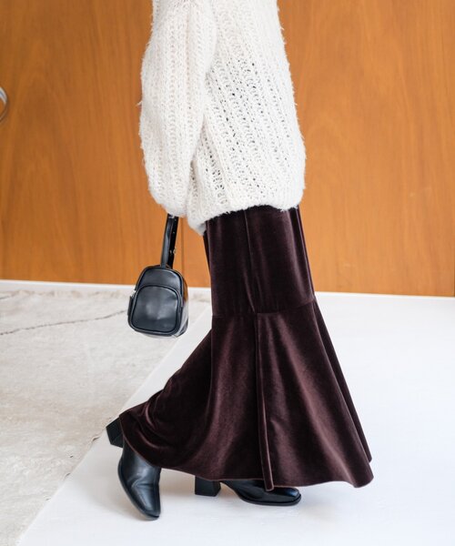 Kastane(カスタネ)の「【WEB・一部店舗限定/2サイズ展開/低身長サイズ】ベロア裾フレアスカート(スカート・レディース・ブラウン/ブラック・0/1)」の3枚目の写真