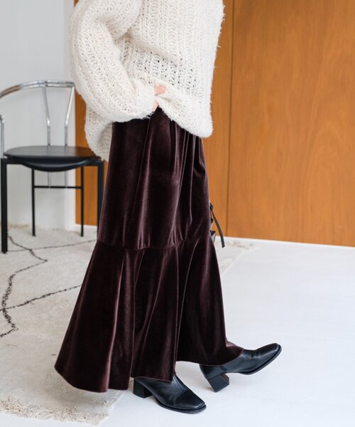 Kastane(カスタネ)の「【WEB・一部店舗限定/2サイズ展開/低身長サイズ】ベロア裾フレアスカート(スカート・レディース・ブラウン/ブラック・0/1)」の4枚目の写真
