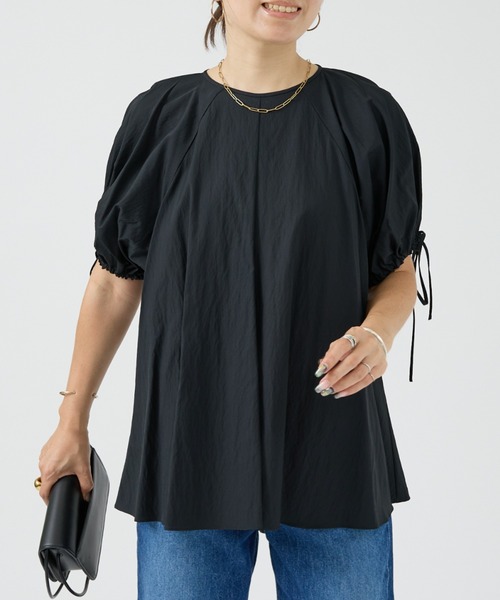 DESIGNWORKS(デザインワークス)の「リボンスリーブブラウス(シャツ/ブラウス・レディース・オフホワイト/ローズ/ブラック・38)」の2枚目の写真