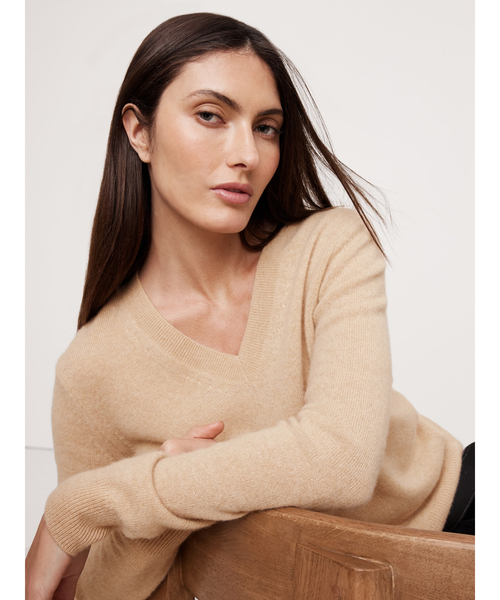 Banana Republic（バナナリパブリック）の「ライトウェイト カシミヤ Vネックセーター（ニット/セーター・レディース・ピンク系その他/アイボリー/レッド/ブルー/ネイビー/ベージュ・L/M/XS/S）」の21枚目の写真