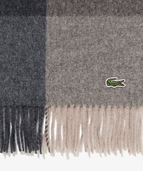LACOSTE（ラコステ）の「メリノウールブロックチェックマフラー（マフラー・メンズ・ホワイト/チャコール/ネイビー・FREE）」の11枚目の写真