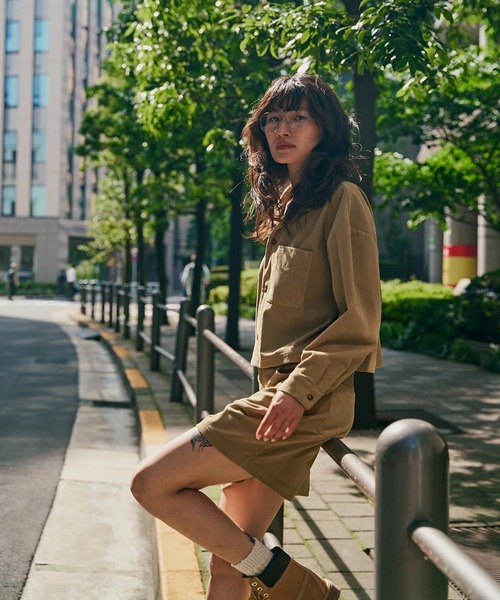 RVCA(ルーカ)の「RVCA レディース CLOVER CORDUROY SHIRT 長袖シャツ 【2025年秋冬モデル】 @autumn/ルーカコーデュロイシャツ(シャツ/ブラウス・レディース・ブラック/ブラウン系その他/ブルー系その他・MEDIUM)」の8枚目の写真