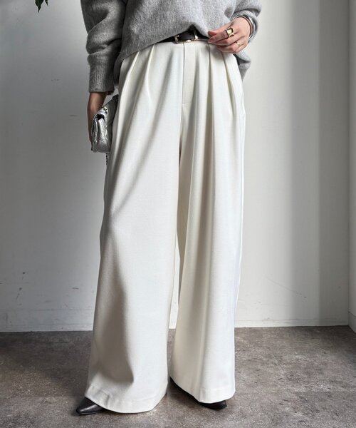 DouDou(ドゥドゥ)の「ウォームタックワイドパンツ(その他パンツ・レディース・ブラウン/ブラック/オフホワイト/グレー/ブラック系その他/ライトグレー/グレイッシュベージュ/ホワイト・38/36)」の2枚目の写真