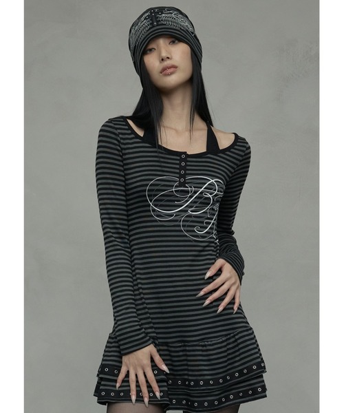 NIIER NOR(ニアノア)の「A'GEM/9 × .kom 『NIIER NOR/ニアノア』 BADDIE ANGEL HALTERNECK DRESS/ホルターネック ボーダーヘンリーネック 長袖Tシャツ(Tシャツ/カットソー・レディース・ブラック/A・FREE)」の1枚目の写真