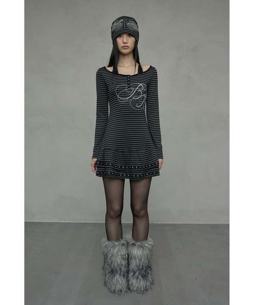 NIIER NOR(ニアノア)の「A'GEM/9 × .kom 『NIIER NOR/ニアノア』 BADDIE ANGEL HALTERNECK DRESS/ホルターネック ボーダーヘンリーネック 長袖Tシャツ(Tシャツ/カットソー・レディース・ブラック/A・FREE)」の9枚目の写真