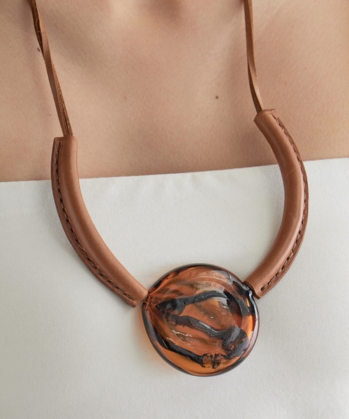 crescioni/クレッシオーニ lecce マーブル模様ガラス レザーネックレス