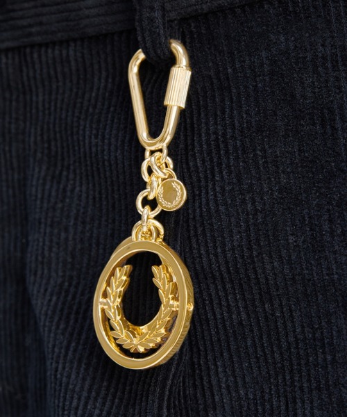 FRED PERRY(フレッドペリー)の「Spinning Laurel Wreath Keyring/スピニングローレルリースキーリング(キーケース/キーアクセサリー・メンズ・ゴールド・ONE SIZE)」の2枚目の写真