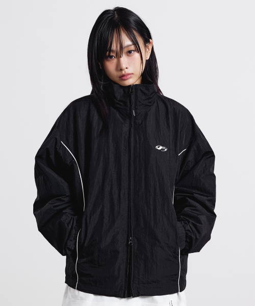 F.ILLUMINATE(フィルミネイト)の「カーブドラインウィンドブレーカー-ブラック(ナイロンジャケット・レディース・その他・SMALL/MEDIUM/LARGE)」の5枚目の写真
