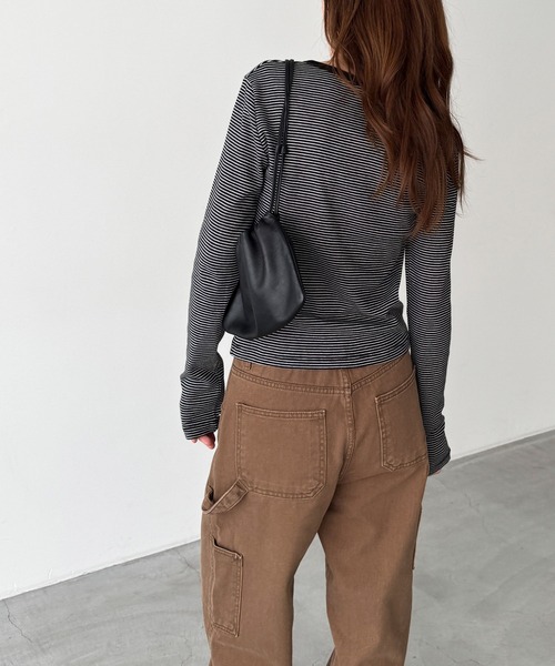 CANAL JEAN(キャナルジーン)の「SLEEK 細ボーダーロングTシャツ(Tシャツ/カットソー・レディース・ブルー/アイボリー/ブラック・ONE SIZE)」の9枚目の写真