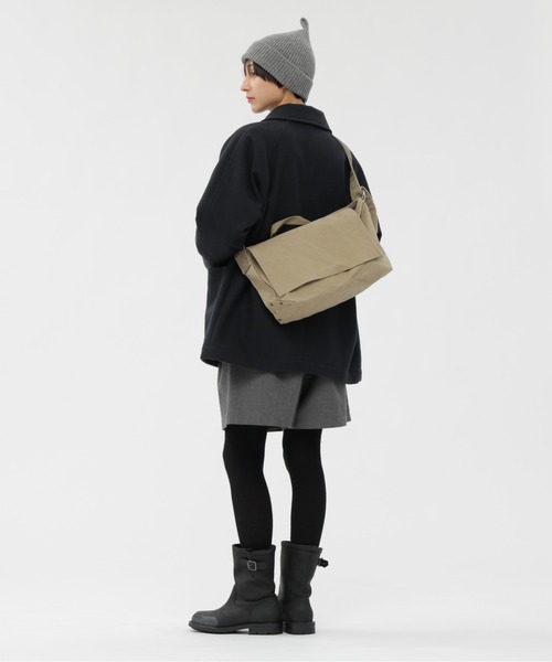 TEMBEA（テンベア）の「TEMBEA COTTON CANVAS（ショルダーバッグ・レディース・ブラック/オリーブ・FREE）」の4枚目の写真