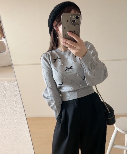 Belle Cie（ベルシー）の「パールリボン透かし編みダイヤ柄ニット（ニット/セーター・レディース・ホワイト/グレー/ピンク・FREE）」の8枚目の写真