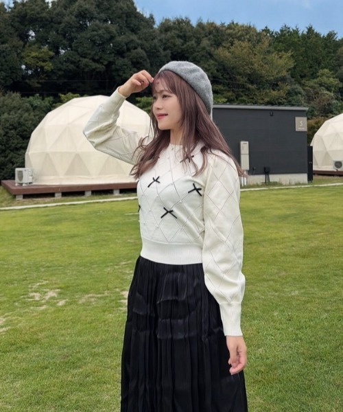 Belle Cie（ベルシー）の「パールリボン透かし編みダイヤ柄ニット（ニット/セーター・レディース・ホワイト/グレー/ピンク・FREE）」の6枚目の写真